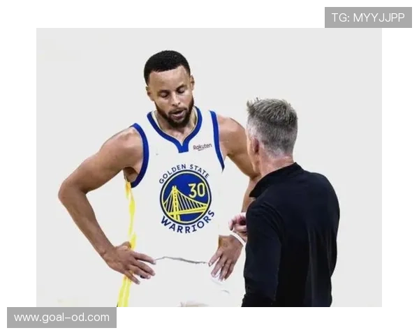 库里无球跑动制造错位，三分效率领跑后卫群