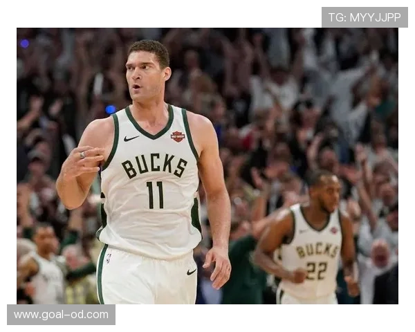 布鲁克·洛佩斯通过高效挡拆拉开空间提升三分命中率