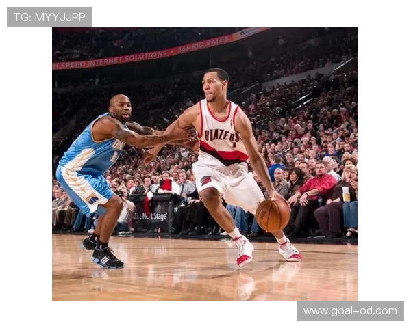 罗伊无球跑动制造错位，高效输出改变开拓者进攻结构